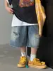 Calça Jeans de Verão Infantil 2026 Estilo Fino de Cinco Pontos para Crianças Pequenas e Médias, Jeans Rasgado Novo Estiloso para Meninos, Shorts da Moda