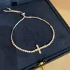 Moda Europeia e Americana Pulseira de Cruz com Zircônia Ultra Brilhante Estilo Simples para o Dia a Dia Pulseira Versátil Luxo Leve Sensação de Alto Padrão Joia de Mão para Mulheres