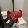 Bolso bandolera pequeño cuadrado con remaches estilo retro de otoño para mujer, estilo informal, sencillo, de banda ancha, de un solo hombro, 2025