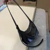 Bolsa de ombro feminina simples e elegante 2025 novo modelo bolsa transversal de couro de vaca bolsa de axila versátil da moda disponível para atacado