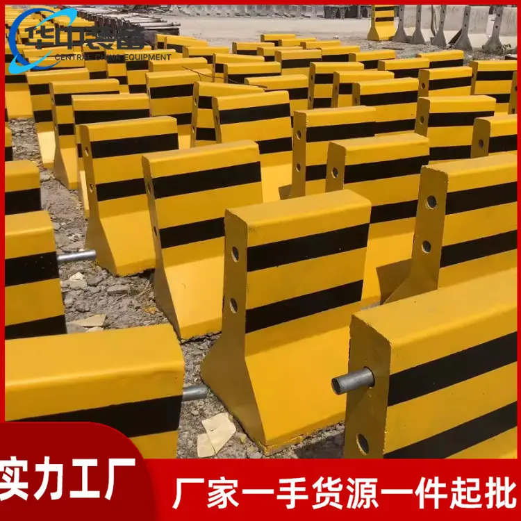 钢筋水泥隔离墩02