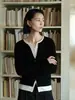 Suéter de punto de estilo intelectual minimalista con bloques de color de lana de hilo Yangzi, imitación de dos piezas, para mujer, prenda interior de otoño