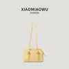 Nova Bolsa Boston Casual com Padrão de Lichia para Mulheres, Versátil para o Trajeto Diário de Verão, Estilo Coreano, Cor Sólida, Bolsa de Ombro da Moda