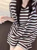 Pijama casual a rayas de cuello redondo estilo coreano para mujer, conjunto casual de verano con shorts y manga corta para casa, adecuado para usar al aire libre