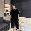 Traje casual a rayas estilo americano para hombre, conjunto de ropa deportiva retro juvenil de verano moderno para exteriores