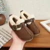 Sandálias Birkenstock forradas com fleece para meninas, nova coleção outono/inverno 2026, sapatos infantis modernos e versáteis, sapatos simples de algodão para crianças mais velhas, estilo da moda