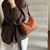 Nuevo bolso de moda para la axila de principios de otoño de 2026, bolso de mano estilo coreano, cuero suave, alto atractivo estético, bolso de albóndiga de nicho para mujer