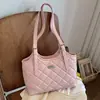 Bolsa de Ombro Transfronteiriça para Mulheres 2026 Nova Moda Tendência Bolsa Tote Acolchoada Versátil Grande Capacidade Bolsa de Ombro para o Dia a Dia