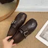 Zapatos de pezuña de cerdo estilo inglés de fondo plano nuevo estilo de dinero zapatos pequeños de cuero de punta redonda 2026 Mocasines mujer otoño retro antiguo falso