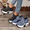 Verão 2025 Exportação Tamanho Grande Elegante Sola Grossa Aumento Interno Jeans Versátil e Confortável Sapatos Casuais Europeus e Americanos