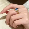 Anillo Vintage de Corindón Rojo Dopamina Forma de Gota de Agua con Acabado de Alta Gama, Diamante Cuadrado en T Circonita, Anillo de Espinela Azul Forma de Pera para Mujer