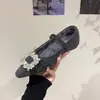 Zapatos Mary Jane de lana con tacón grueso que aumenta la altura, hebilla cuadrada de pedrería estilo francés para personas menudas, versátiles y elegantes con un diseño de hebilla poco profundo