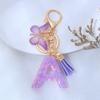 Llavero de Resina con Lentejuelas Moradas con Letra Inglesa Colgante para Bolso de Niña Borla de Mariposa Accesorios Explosiones Transfronterizas