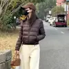 Jaqueta curta de algodão com enchimento, estilo Kendou, nova, acinturada, para mulheres, solta e grossa, com gola alta, perfeita para baixinhas, estilo trendy do Instagram
