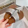 Sandalias Retro de Punta Plana con Tira en el Empeine para Niñas, Uso Exterior de Verano, Nuevas Sandalias Tejidas Versátiles de Suela Suave para Playa 2026