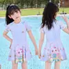Maiô Infantil com Estampa de Coelho de Desenho Animado, Saia-Short de Banho Fofa para Crianças Maiores, Maiô para Férias na Praia e Brincadeiras na Água
