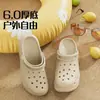 Zapatos perforados de suela gruesa para mujer, estilo nuevo, ropa de exterior, zapatillas de trabajo para enfermera, puntera cerrada, sandalias de playa versátiles de moda casual