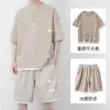 Traje deportivo casual para hombre para verano, con una camisa de punto gofrado de manga corta holgada, fresca y moderna, y shorts, un atuendo elegante