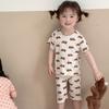 Traje de estar en casa sin huesos para niños, para niñas, de verano, de seda de hielo, con estampado floral pequeño, de manga corta, pantalones capri, pijama para bebé, ropa para aire acondicionado