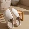 Pantuflas de algodón impermeables para mujer, nuevo estilo otoño/invierno 2026, para uso en interiores en casa, forradas de felpa para mayor calidez, suela suave, cómodas de llevar, también disponibles para hombre