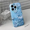 Uma capa de celular de borboleta de cristal azul, delicada e translúcida, adequada para todos os modelos da Apple, oferecendo uma sensação ultrafina, como se estivesse sem capa, e cobertura total.