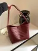 Bolsa de mão com padrão trançado transfronteiriça para mulheres, nova bolsa de ombro versátil e moderna com textura de grande capacidade, estilo férias