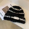 Chapéu de inverno feminino peludo chapéu frio chapéu de pescador padrão zebra preto e branco listra pelúcia malha lã quente engrossado