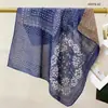 Pañuelo de Cuello Verde Menta Estilo Mambo Retro, Pañuelo Cuadrado con Ambiente de Principios de Primavera, Modelo Nuevo 2026, Accesorio de Bufanda de Alta Gama