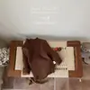 [Personalizado] Roupa de inverno estilo coreano para bebês meninas: colete matelassê super fofo, calça de fleece com estampa de leopardo e um conjunto quente de três peças