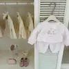 Conjunto Dulce de Suéter de Encaje Nuevo Otoño 2026 para Niñas, Conjunto Casual de Dos Piezas con Patchwork de Encaje para Bebés