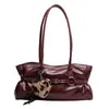 Bolso de Axila de Lujo Ligero Estilo Retro Coreano Nicho para Mujer Principios de Otoño Versátil Estilo Chica Picante de Gama Alta Bolso de Hombro Único de Mano