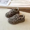 Zapatillas Deportivas Infantiles con Estampado de Leopardo Nuevas Llegadas de Otoño Unisex Cierre Mágico Zapatos Casuales Suela Suave Antideslizantes Zapatos para Niños Zapatos de Tabla de Caña Baja