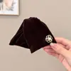 Grampo de Cabelo de Veludo Flor de Camélia Presilha de Tubarão 2025 Novo Acessório de Cabelo de Alto Padrão Presilha de Garra Triangular para Mulheres