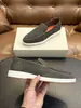 Sapatos mocassins de camurça perfurada para o verão com design de sola em cor contrastante STN, versáteis para o dia a dia, mocassins masculinos