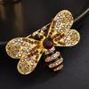 Broche Estilo Ama para Mujer, Corsage Geométrico, Boca de Copa de Vino en Forma de Corazón, Flor de Té Negro Color Esmalte Zircón 3A Insignia con Pin de Labios Rojos