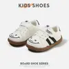 Zapatos para Bebé 2026 Primavera Nuevo Modelo Zapatos para Caminar para Niños Pequeños Tenis Ligeros para Niños y Niñas Zapatos de Interior para Jardín de Infancia con Suelas Suaves