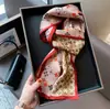 Lenço de seda pequeno para primavera e verão feminino estilo coreano longo versátil decorativo quente de seda floral lenço de presente fabricantes de lenços