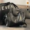 Bolso Vintage para Mujer Bolso Tote de Moda Versátil Remache Sentido de Alta Gama Gran Capacidad Hombro Portátil Axila Cruzado Viajero