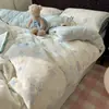 Juego de ropa de cama de cuatro piezas A-class de terciopelo de leche, fresco y simple, para otoño e invierno, cálido y engrosado, terciopelo de coral de doble cara, juego de tres piezas de dibujos animados