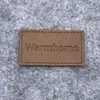 Etiqueta de cuero PU personalizada de fábrica cambio de color cuero grabado en cuero etiqueta de cuero con logo personalizado para equipaje marca registrada de cuero personalizada
