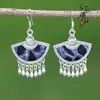 Joyería de Estilo Étnico de Yunnan Plata Miao Incrustada Hecho a Mano Batik Pieza de Bordado Antiguo Pendiente Pendiente Forma de Abanico Étnico Retro Artístico