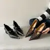 Sapatos Mary Jane de Design Exclusivo Estilo Retrô com Bico Fino, Tachas e Cadarço para Mulheres com Salto Flutuante, Sapatos de Salto Baixo Sexy, Versáteis