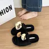 Lindas zapatillas de algodón esponjoso estilo girly de Hello Kitty para mujer, adecuadas para usar al aire libre, nuevas de invierno 2026, zapatillas de algodón para exteriores y del hogar con suela gruesa