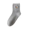 Calcetines lindos de oso bordado hasta la pantorrilla para mujer, estilo universitario dulce de otoño e invierno, calcetines de algodón holgados de dibujos animados sin costuras para niñas