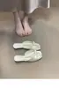 Sandálias de dedo aberto estilo francês para mulheres, para uso externo no verão, nova moda 2026, elegantes, adequadas para combinar com saias, sandálias de cetim com bico quadrado