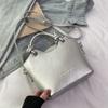 Nuevo Bolso de Cubo Portátil Simple con Texto de Moda Transfronterizo, Niche Simple Combinable Casual de Hombro Cruzado para Mujer