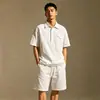 Conjunto de Top de Manga Curta e Shorts em Liocel Estilo Retro Old Money para Homens Roupa de Verão Conjunto Completo Camisa Polo Fresca e Respirável