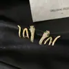 Pendientes Temperamento Tachonados de Diamantes Diseño de Nicho Tachuelas Estilo Frío Año del Serpiente Personalidad Moda Lujo Ligero Accesorios de Pendientes del Zodiaco