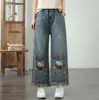 Calça Jeans Wide-Leg Bordada em Desenho Animado Feminina 2026 Novidades de Primavera Petite Nove Décimos Emagrecedora Estilo Coreano Barra Desfiada Calça de Perna Reta