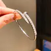 Pulseira com Fivela de Nariz de Porco em Zircônia Banhada a Ouro Real 18K Pulseira de Luxo Acessível High-End Joia de Mão Elegante da Moda Atacado